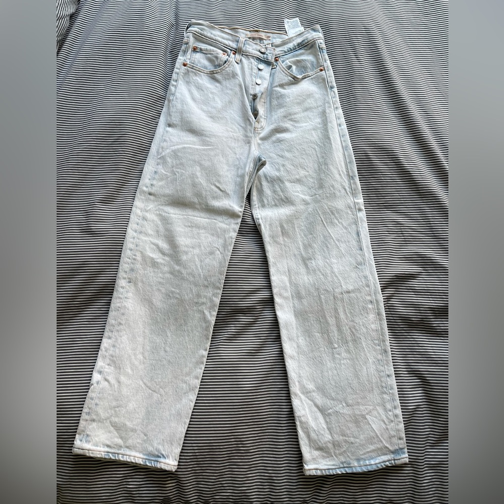 Light Wash Women’s Straight Leg Jeans